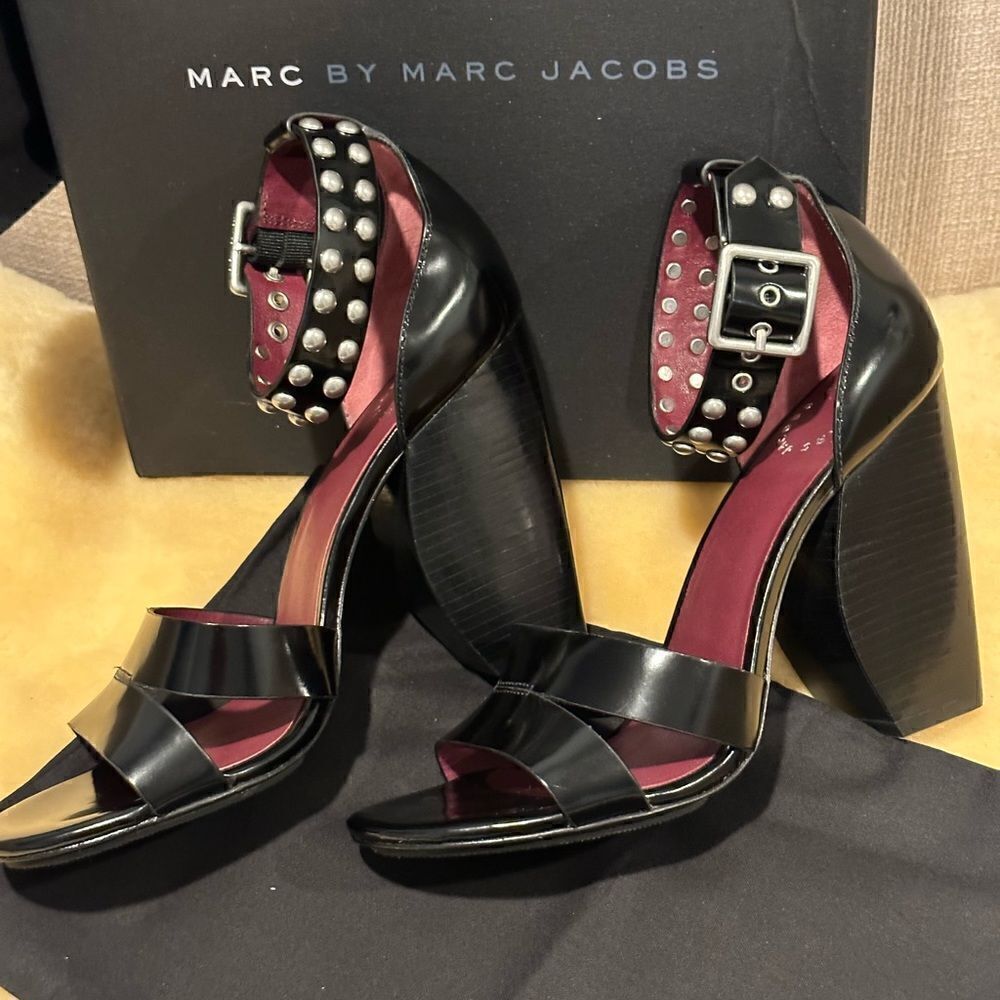 Marc Jacobs Women’s Stud Strap Half Moon Hight Heel black leather sandal US 7,5 - Picture 12 of 14